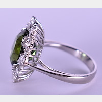 Prsten z bílého zlata s přírodními diamanty a turmalínem