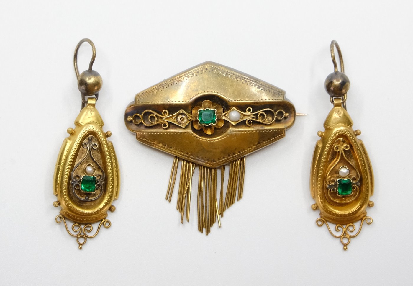 .. - Souprava šperků - brož a naušnice, zlato 580/1000, značeno platným puncem Z-27, hrubá hmotnost 12,74 g