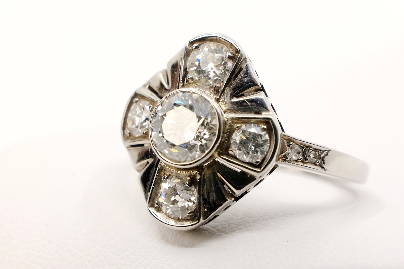 Wien Rakousko 1920 - Prsten s diamanty ART DECO, zlato 585/1000, hrubá hmotnost 5,71g