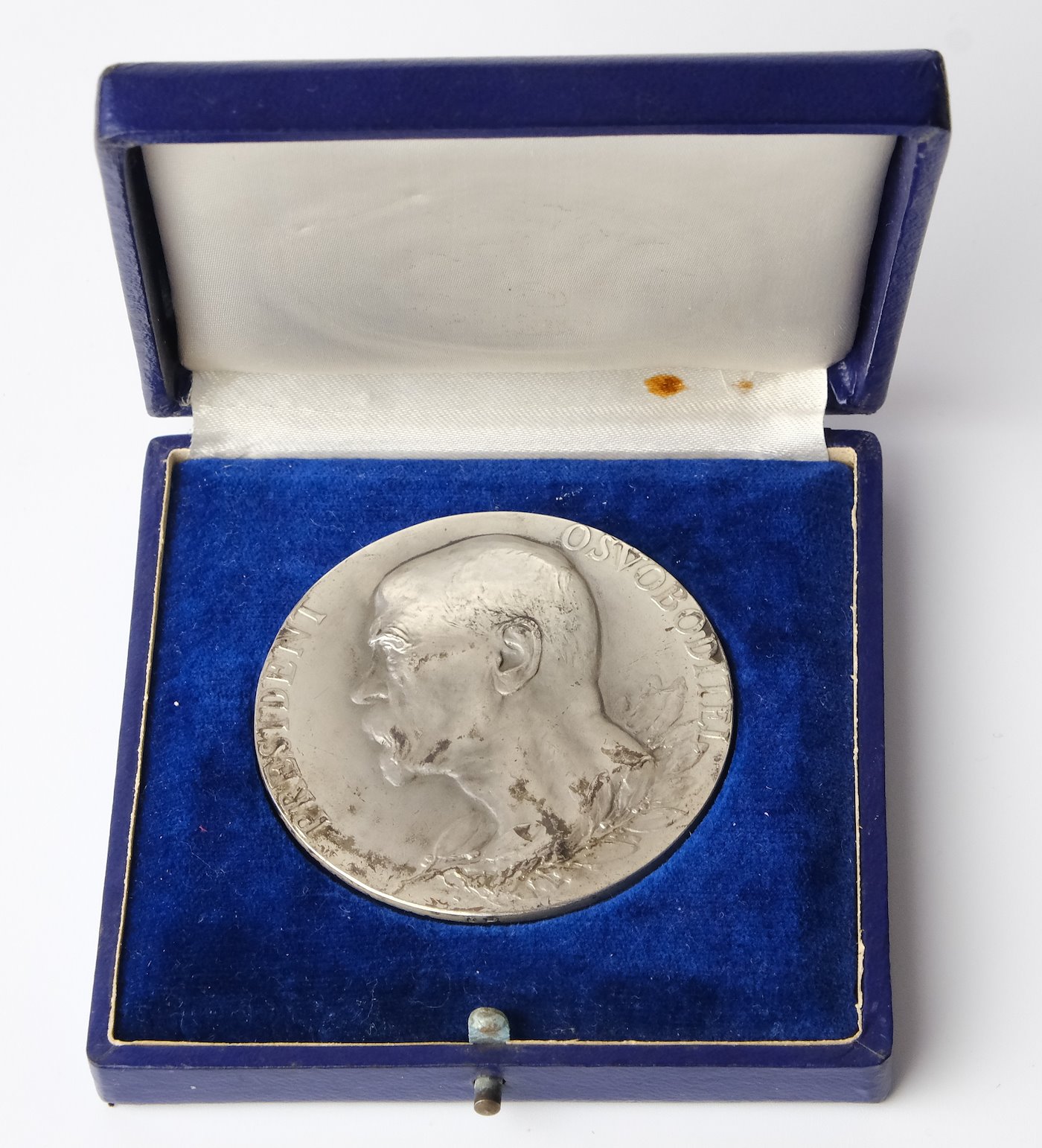 .. - Velká stříbrná medaile 60mm úmrtí prezidenta T.G. Masaryka v původním stavu matné a původní etue, málo vídané, stříbro 987/1000, hrubá hmotnost 80g.