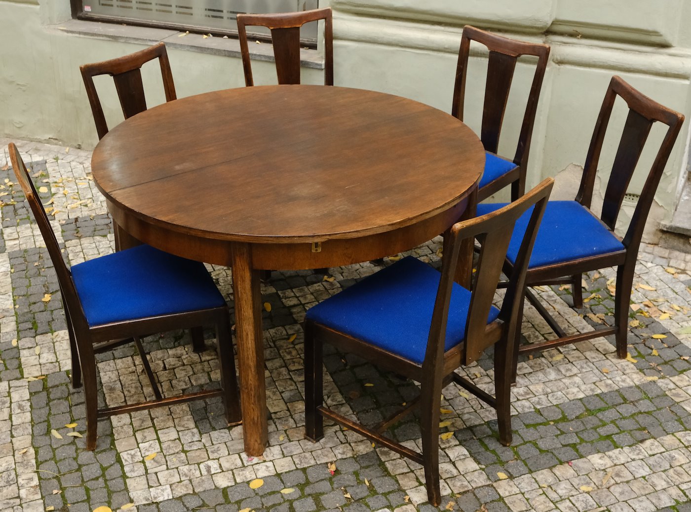 Čechy po roce 1930 - Jídelní stůl se 6 židlemi