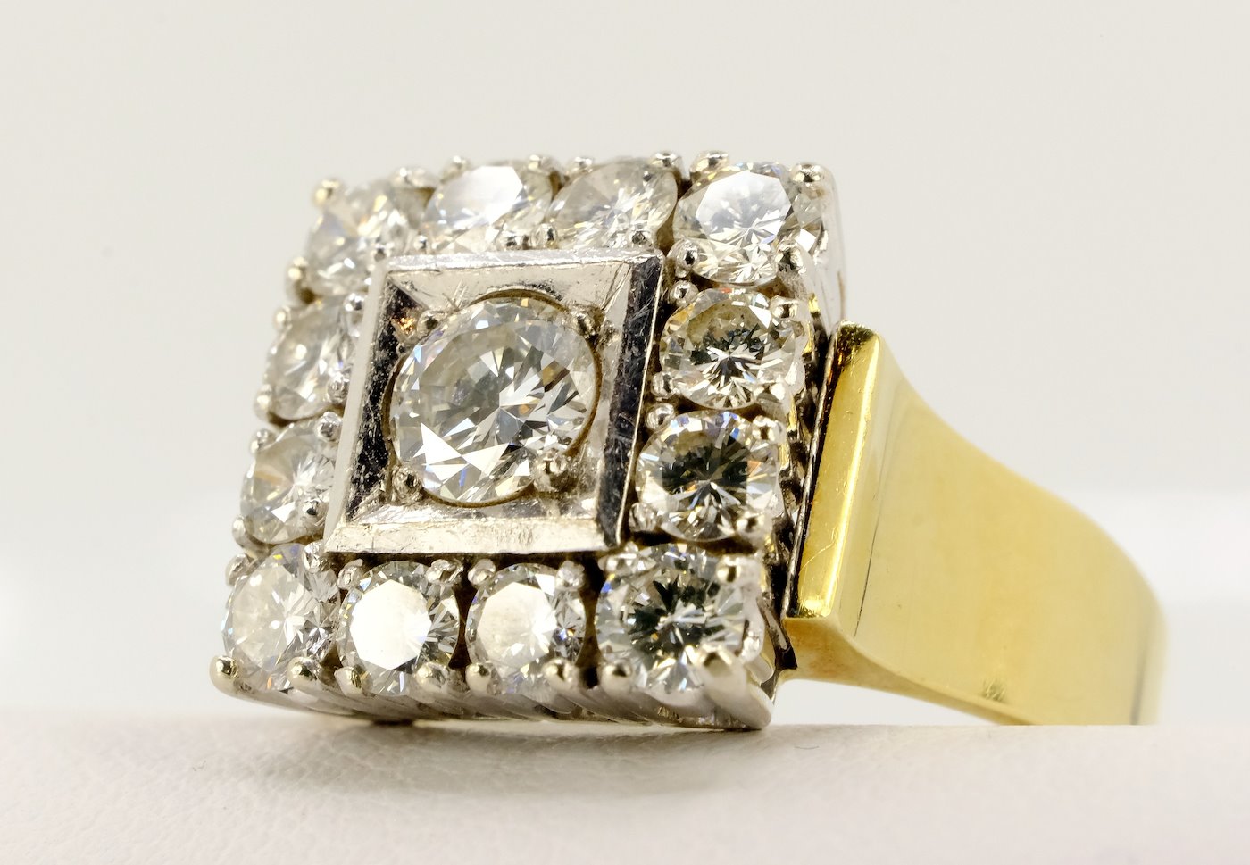 .. - Prsten s diamanty, zlato 585/1000, hrubá hmotnost 8,20 g