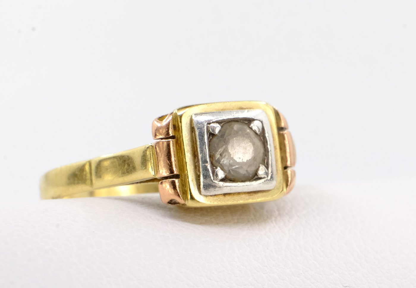 .. - Prsten, zlato 585/1000, hrubá hmotnost 2,48 g