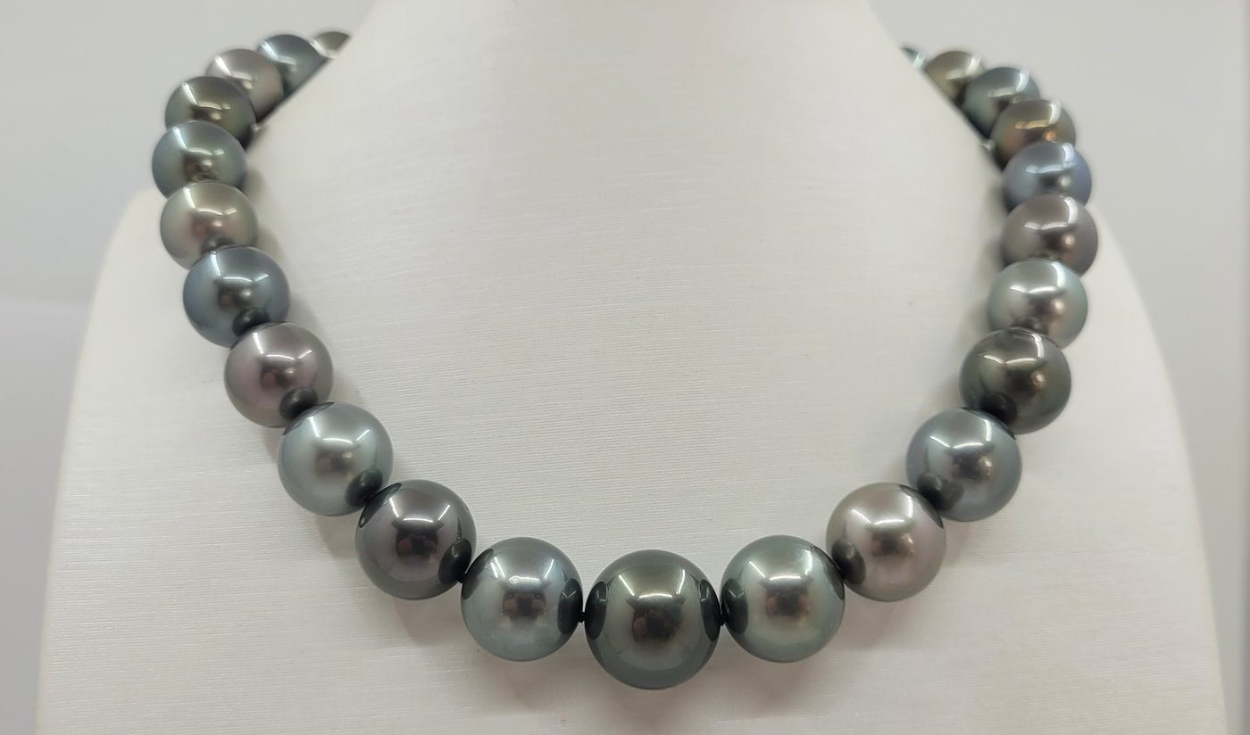 .. - Náhrdelník z velkých 12,1 x 15,8 mm vícebarevných Tahitských perel, čistá hmotnost 100,50 g