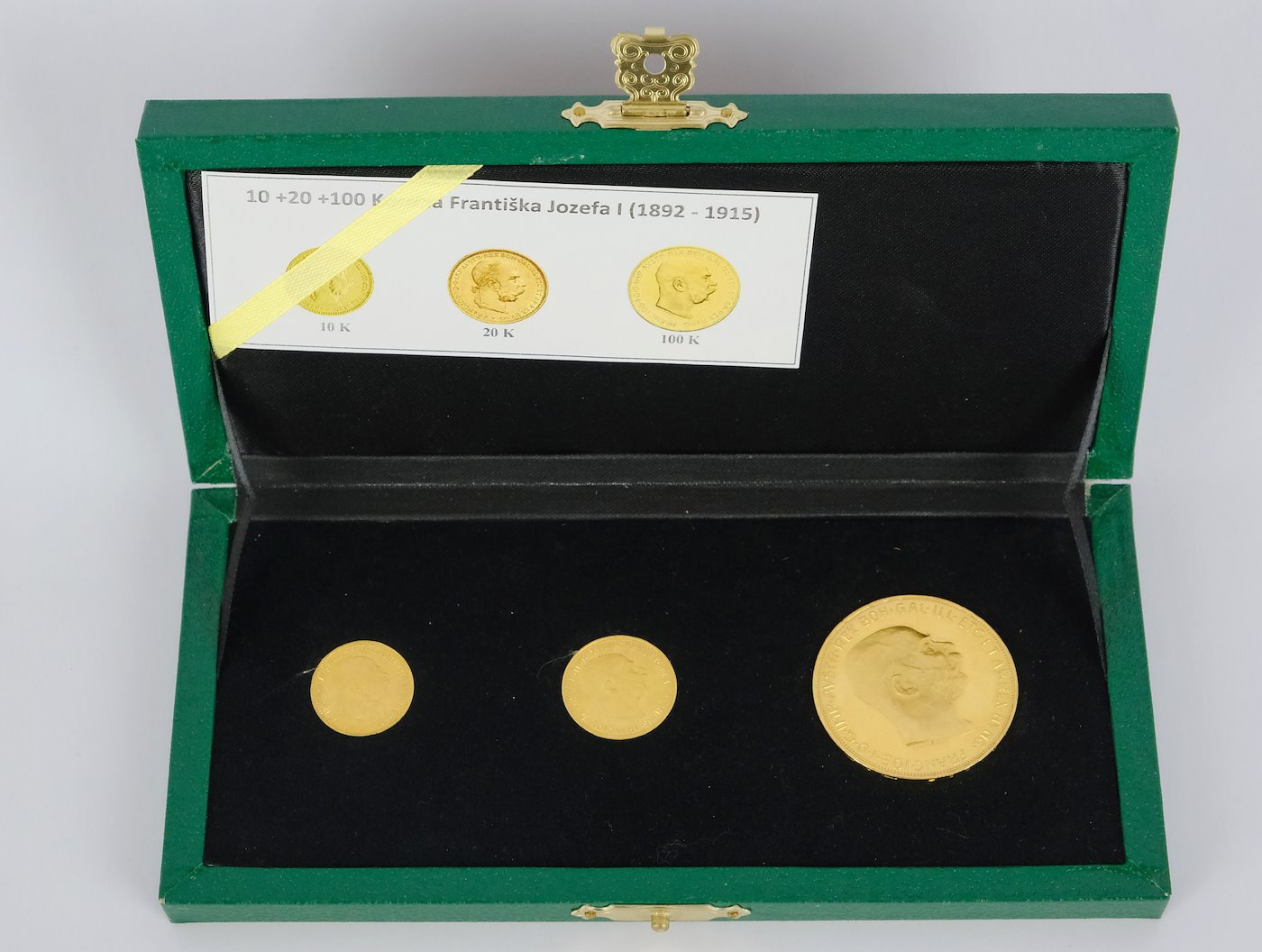 .. - Rakousko Uhersko sada 3 zlatých mincí 10 koruna 1912 , 20 koruna 1915 a 100 koruna 1915 pokračující ražba v etue, zlato 900/1000, hrubá hmotnost 44,035 g