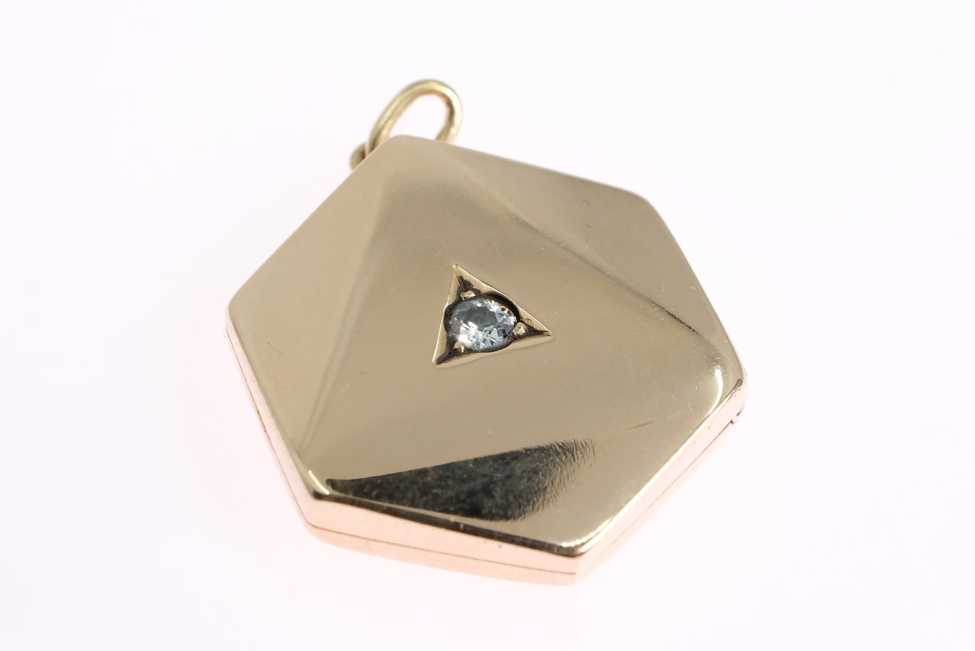 .. - Medailon s diamantem, zlato 585/1000, hrubá hmotnost 7,55 g