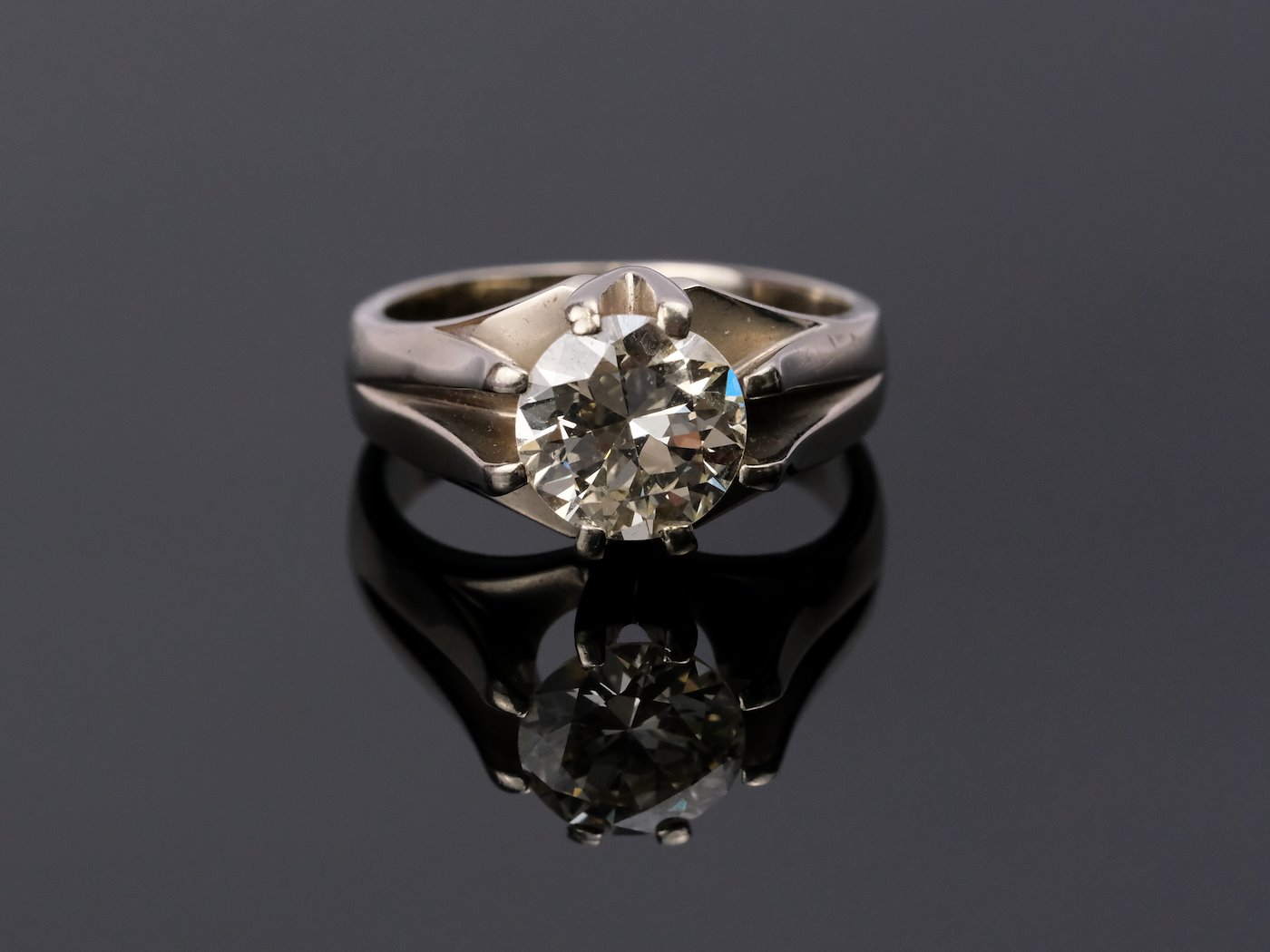 .. - Luxusní prsten s diamantem 2,36 ct, zlato 750/1000, značeno platnou puncovní značkou "kohout", hrubá hmotnost 9,10 g