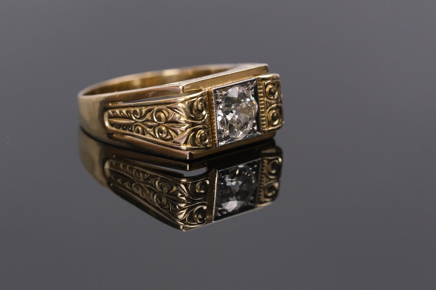 .. - Luxusní pánský prsten s diamantem 1,20 ct, zlato 585/1000, značeno platnou puncovní značkou "labuť", hrubá hmotnost 8,80 g