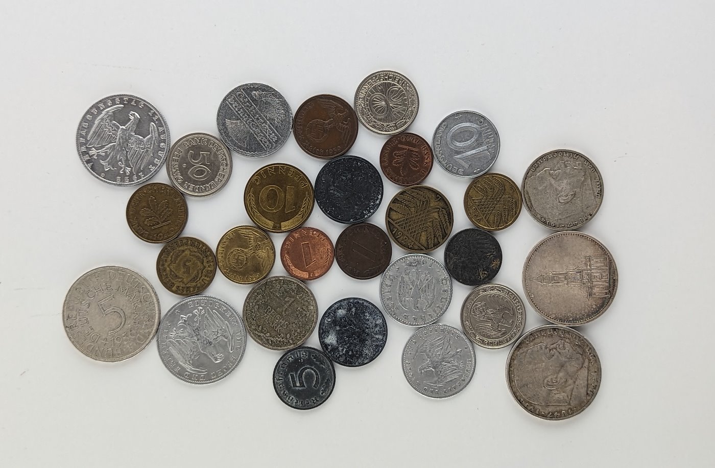 .. - Německo od Říše po SRN Stříbrné 5i2marky velký počet typů drobných mincí a použitého materiálu