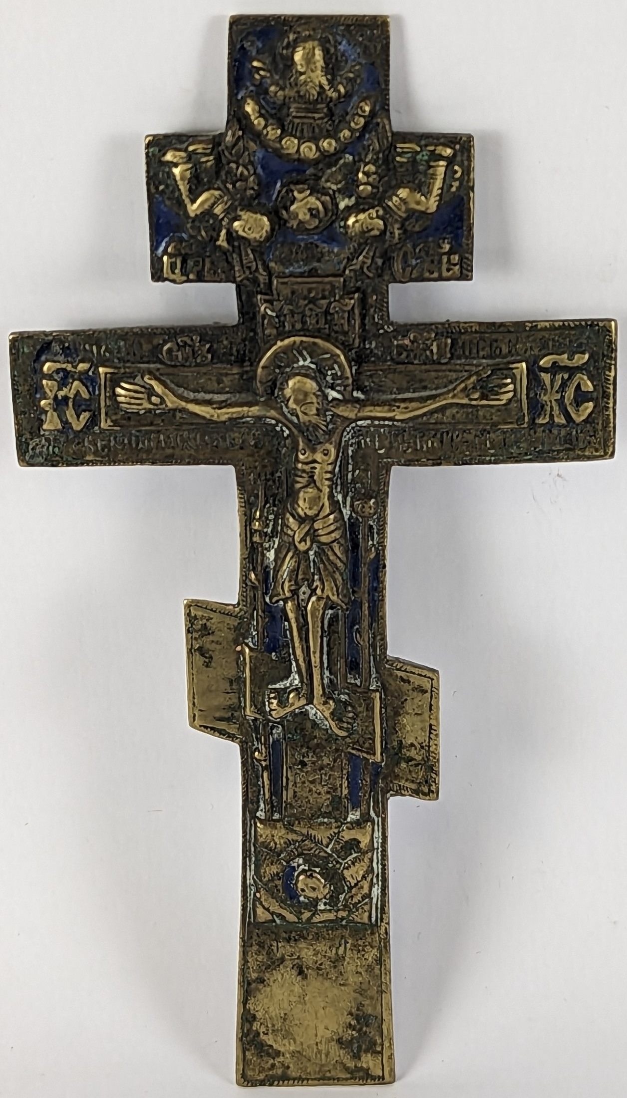 Rusko 19. stol. - Mosazný kříž s reliéfem Ukřižování