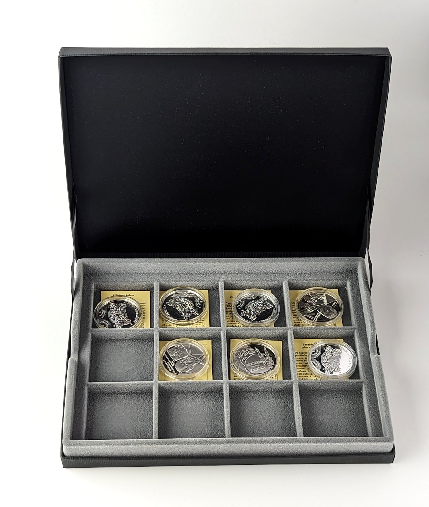 .. - Konvolut 18 stříbrných mincí Historické momenty stříbro 999/1000