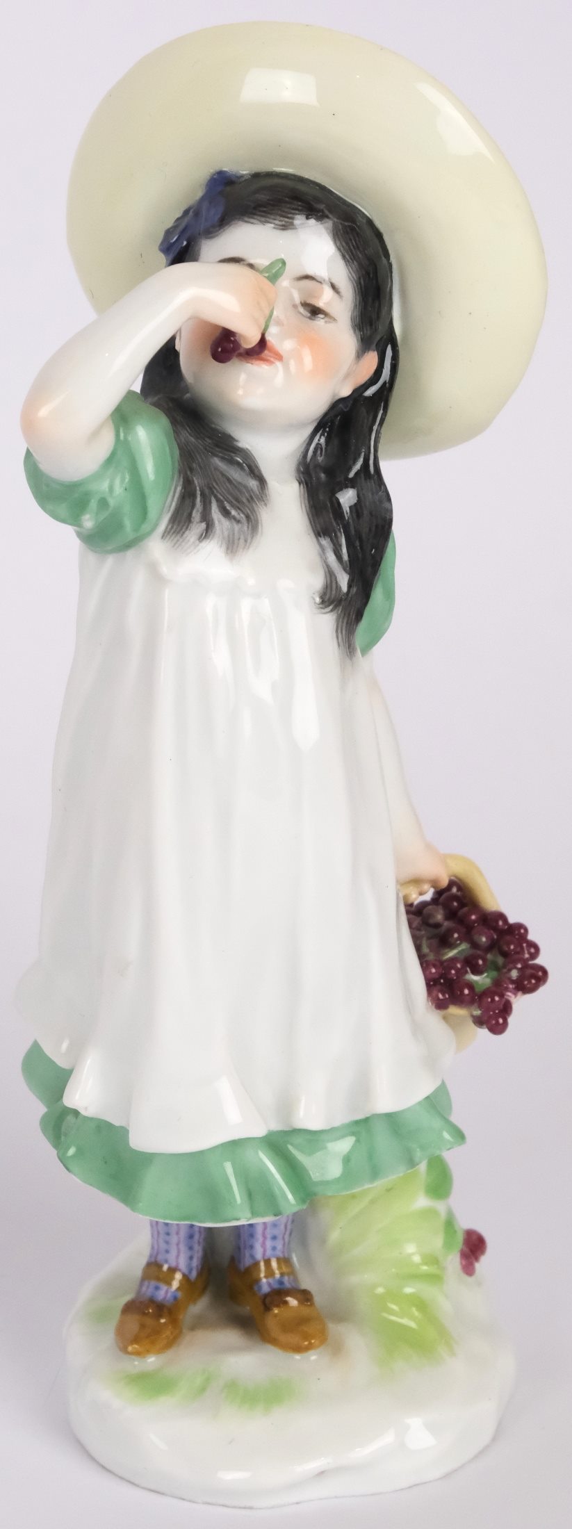porcelánka Míšeň - Dívka s třešněmi