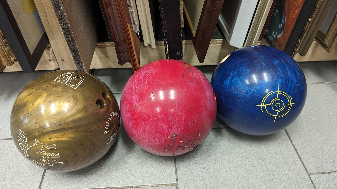 .. - 3 bowlingové koule