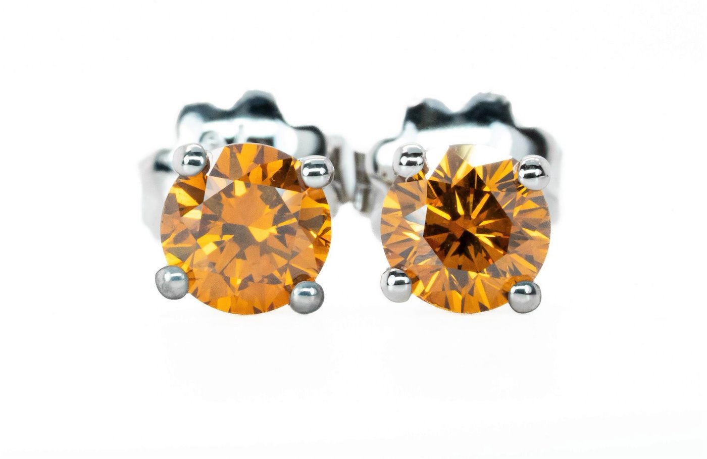 .. - Luxusní náušnice s 1,17ct Natural Fancy Vivid Orange Diamanty, zlato 750/1000, značeno platnou puncovní značkou "kohout", hrubá hmotnost 1,87 g