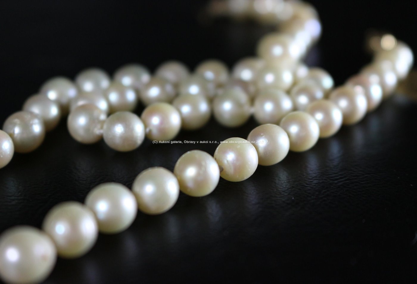 Zlatý náhrdelník - Z bílých perel Princess 19´´, zapínání žluté zlato 585/1000, punc labuť 4, hrubá hmotnost: 38,02 g