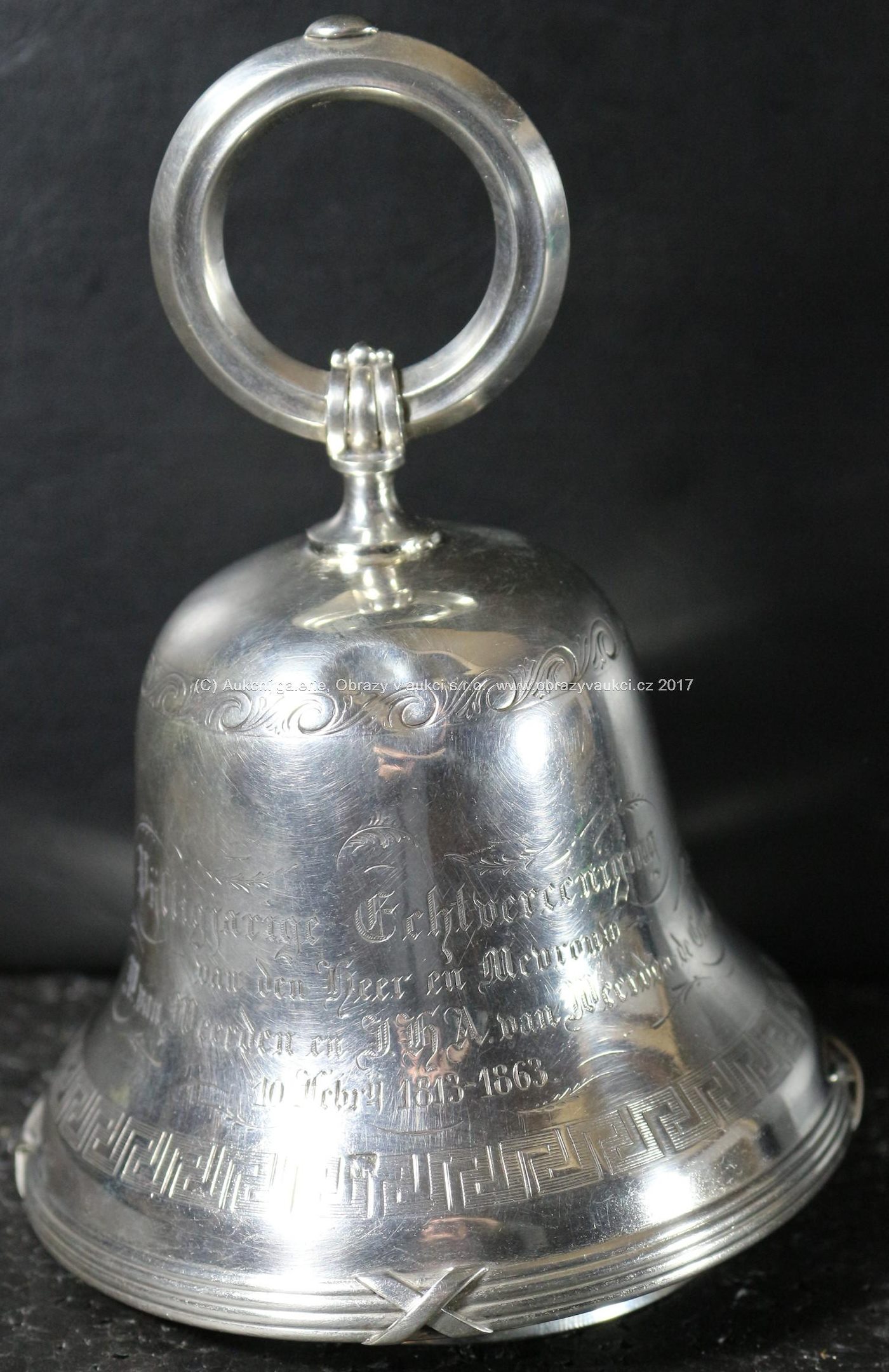 Zvon - Plášť - obecný kov, rukojeť - stříbro 833/1000, atest PÚ, celková hmotnost 242,30 g