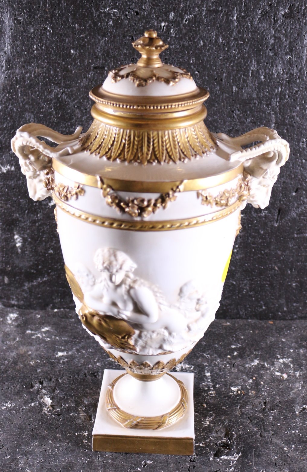 Pravděpodobně Německo, 20. století - Dekorativní váza s víkem