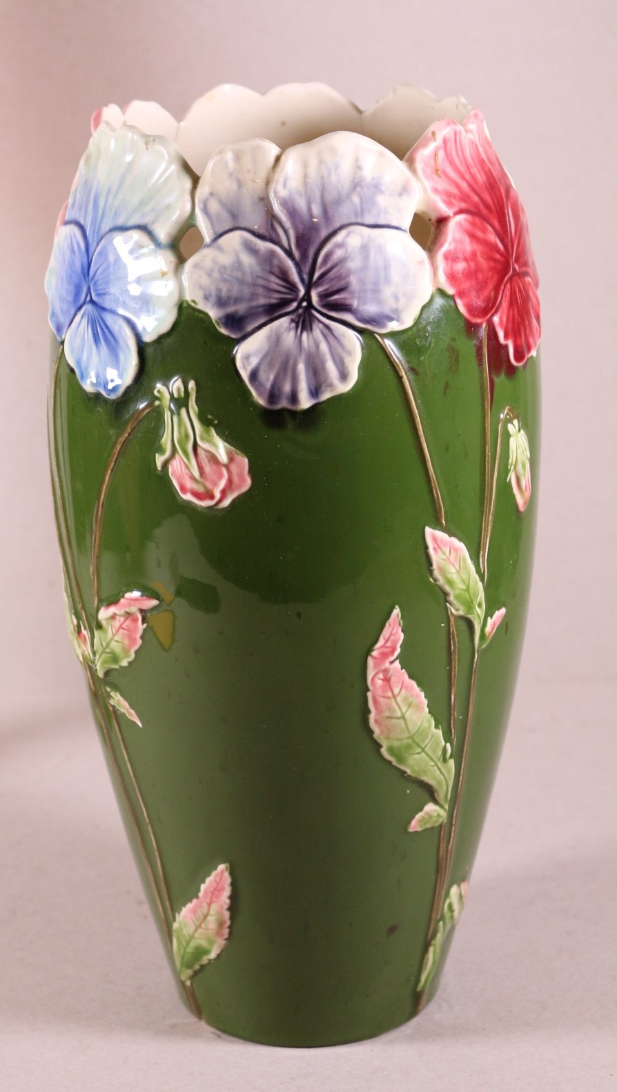 Váza s reliéfními motivy květin - Váza