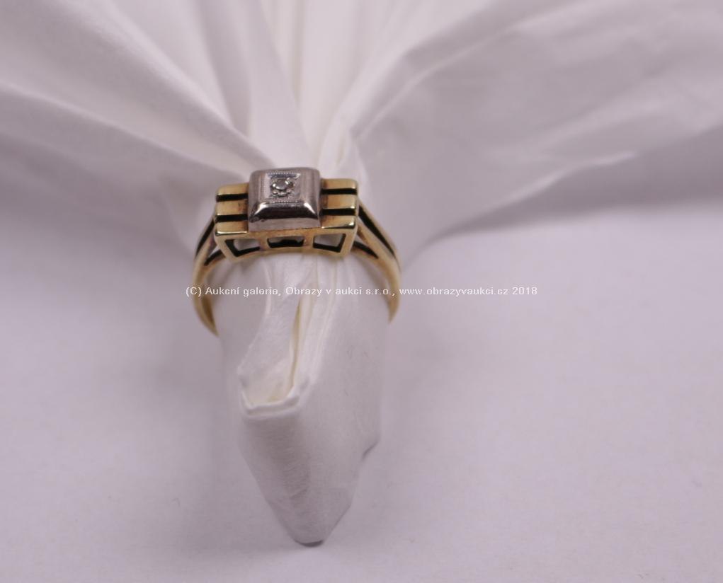 . - Prsten s briliantem, zlato 585/1000 punc husa 4, hrubá hmotnost 3,19 g, 0.05 ct