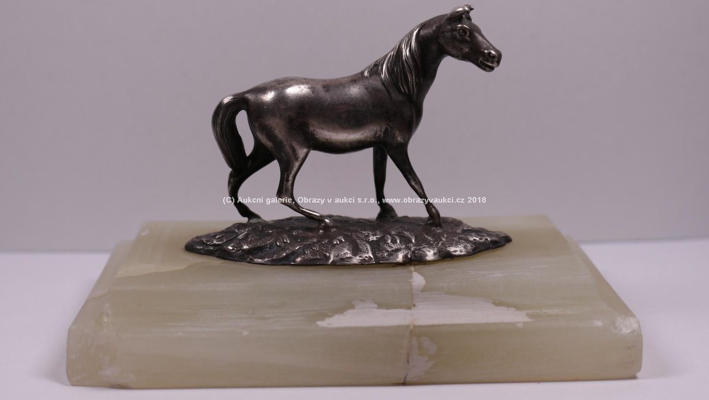 . - Kůň, stříbro 800/1000, hrubá hmotnost 556,80 g, čistá hmotnost 76 g