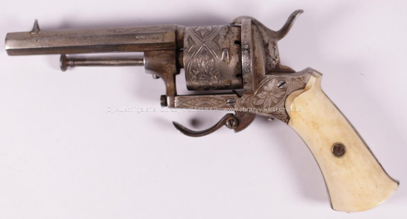 . - Zdobený revolver Lefacheux