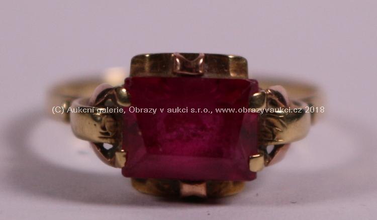 . - Prsten, zlato 585/1000, značeno platnou puncovní značkou 236 (čejka), hrubá hmotnost 2,51 g