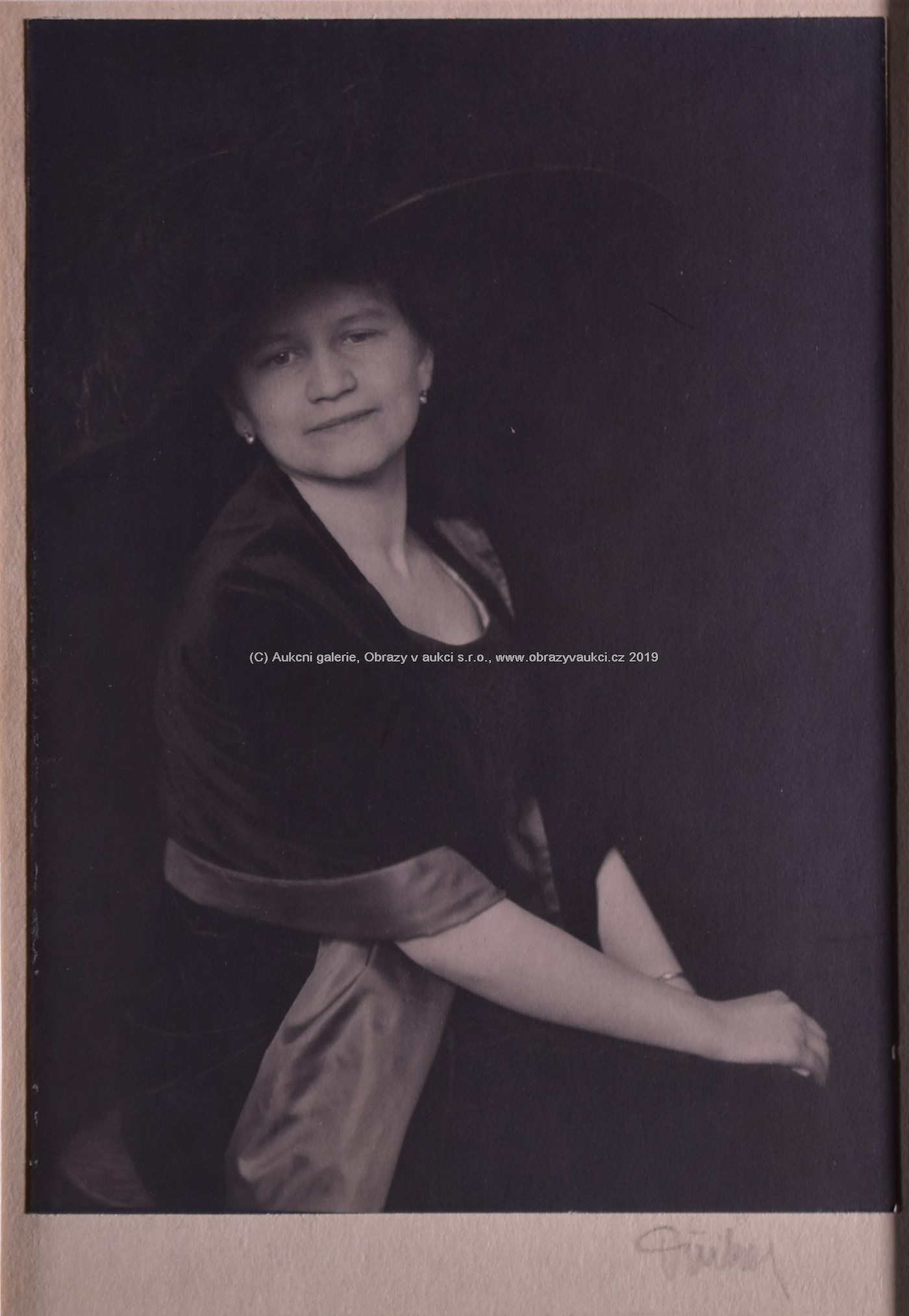 František Drtikol - Dívka v klobouku
