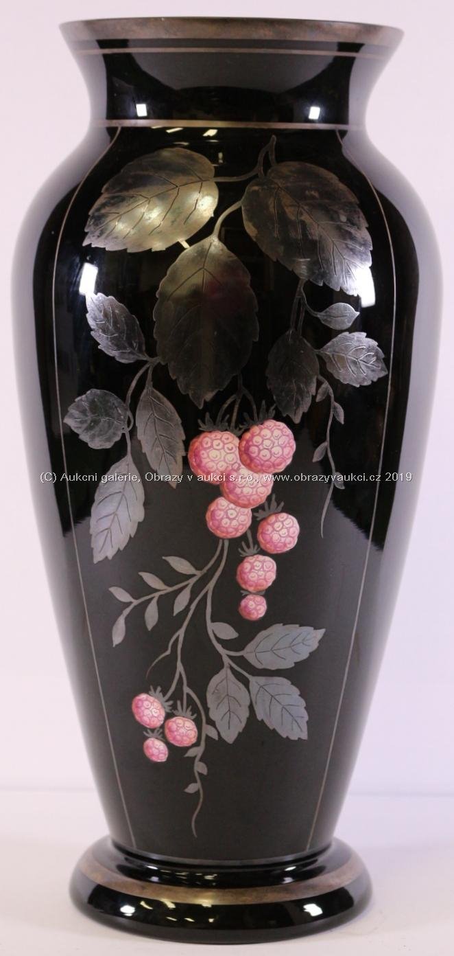 1. pol. 20. století - Váza s dekorem lesního ovoce