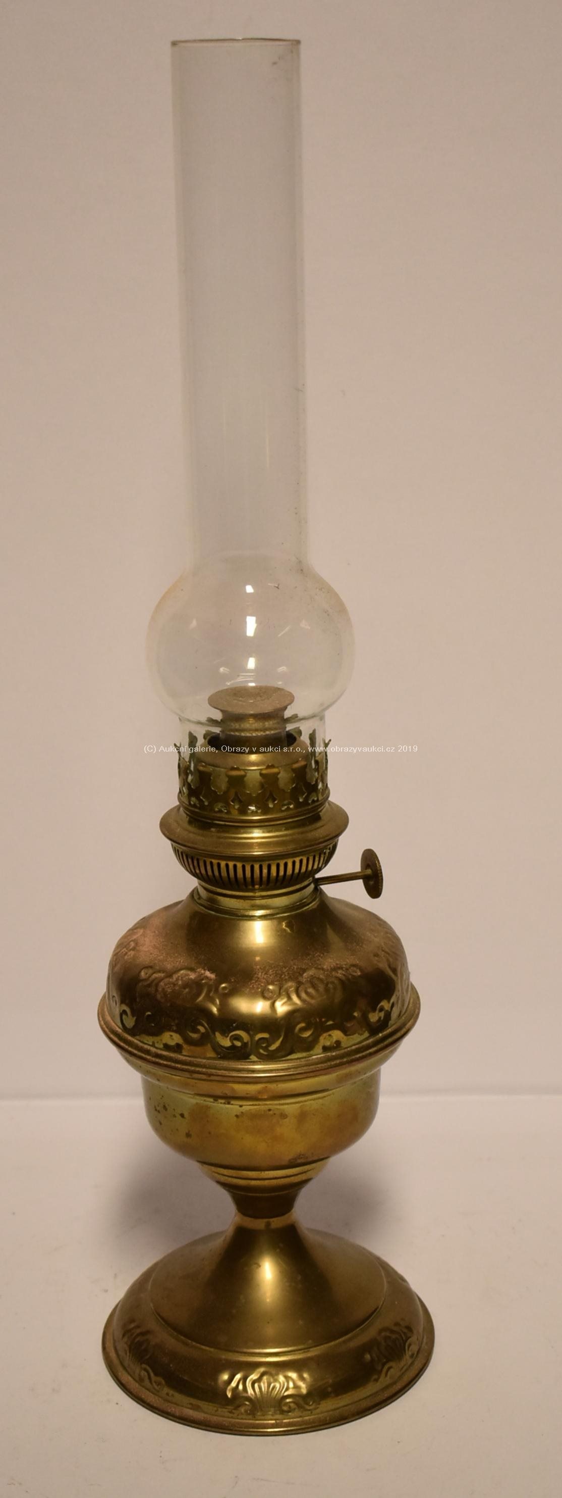 . - Petrolejová lampa