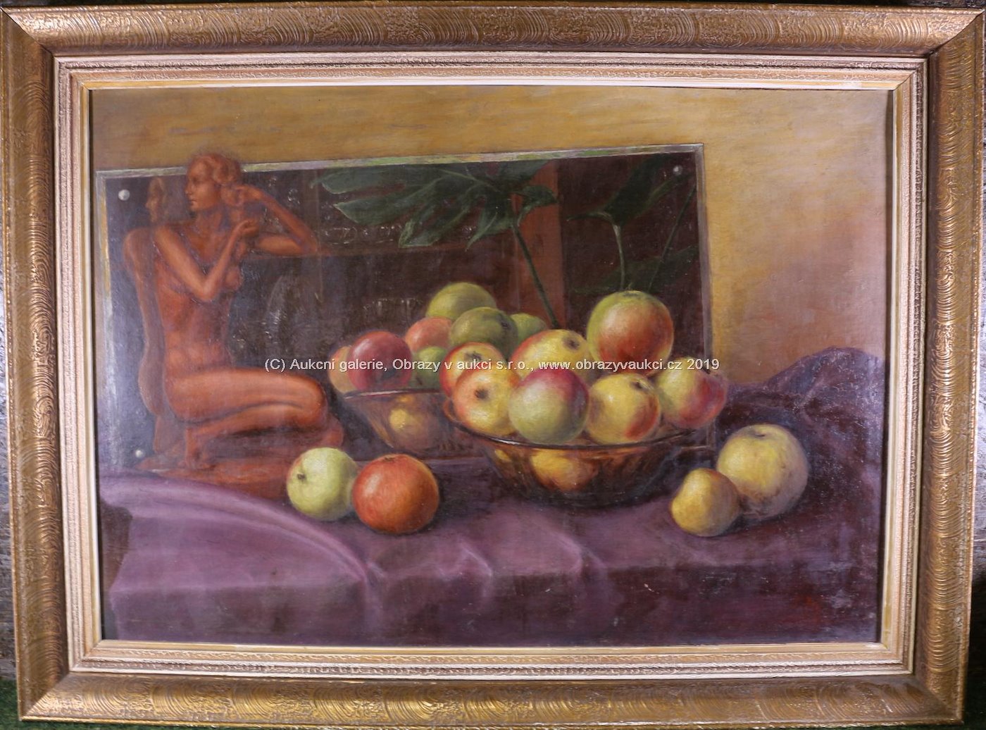 signatura  nečitelná - Zátiší s jablky a soškou ženy