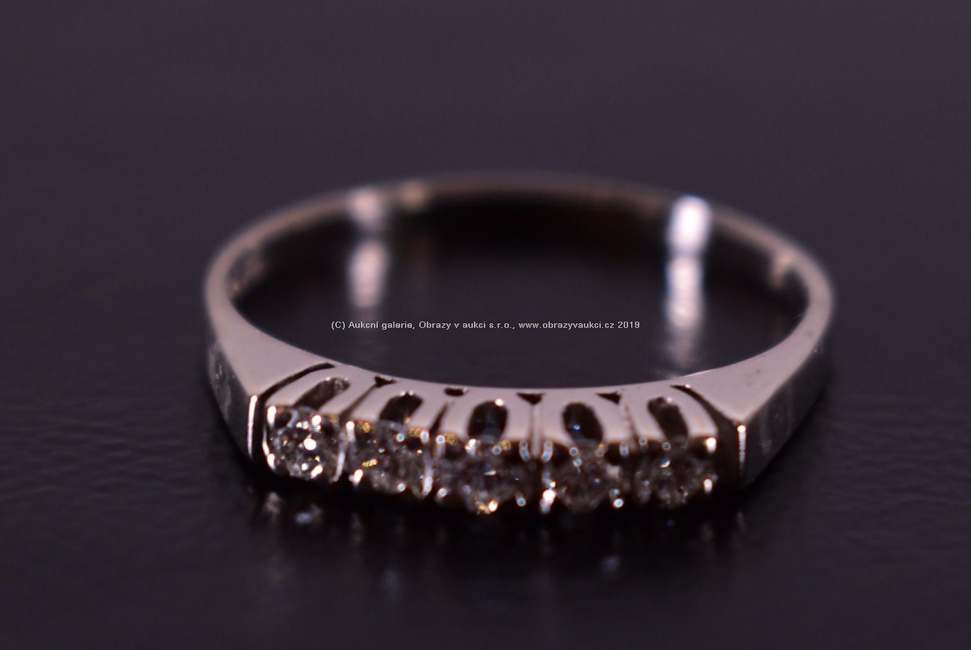 . - Prsten s 5 brilianty, zlato 585/1000, hrubá hmotnost 2,92g