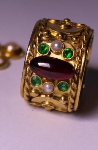 . - Prsten, zlato 900/000Au, značeno platnou puncovní značkou č.2 OREL, hrubá hmotnost 26,68 g,