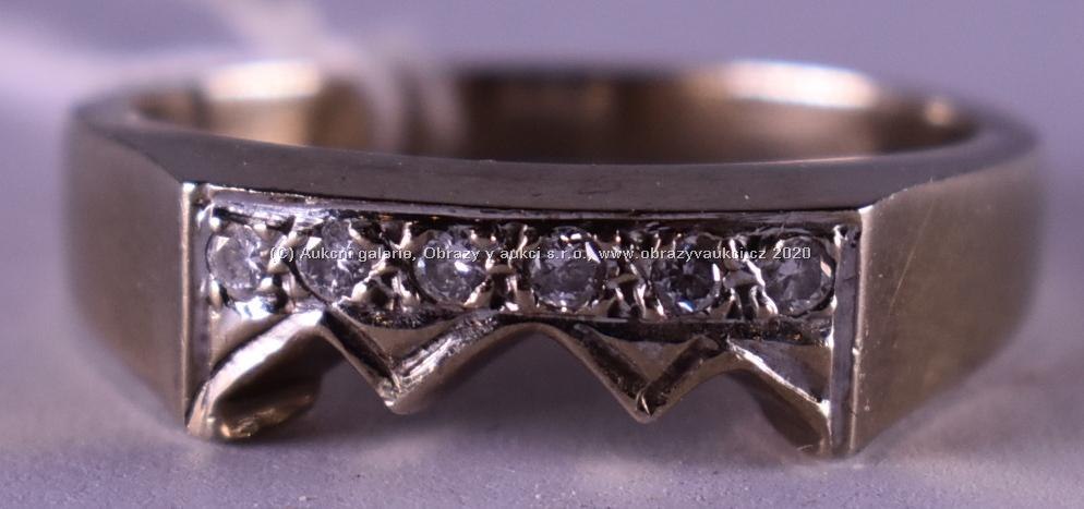 Evropa - Bílozlatý briliantový prsten, zlato 585/1000, značeno platnou puncovní značkou Z-58, hrubá hmotnost 4,15 g
