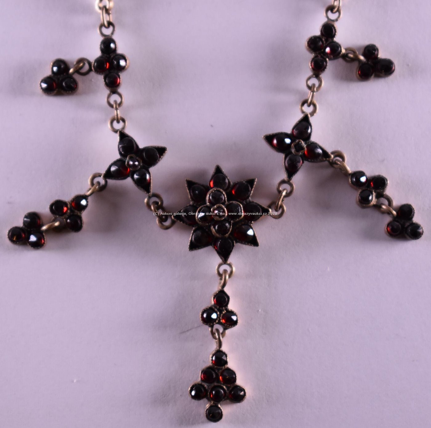 kolem roku 1900 - Granátový náhrdelník s ověsky, obecný kov