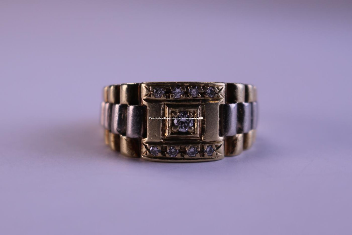 . - Prsten, zlato 585/1000, brilianty - 8x cca. 0,10 ct a 1x  cca. 0,05 ct,  hrubá hmotnost 8,15 g