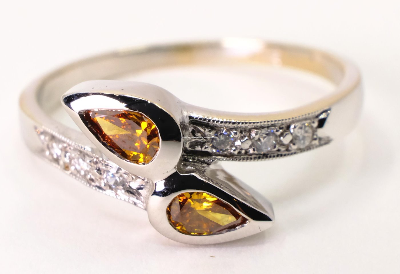.. - Briliantový prsten, zlato 585/1000, hrubá hmotnost 2,65 g
