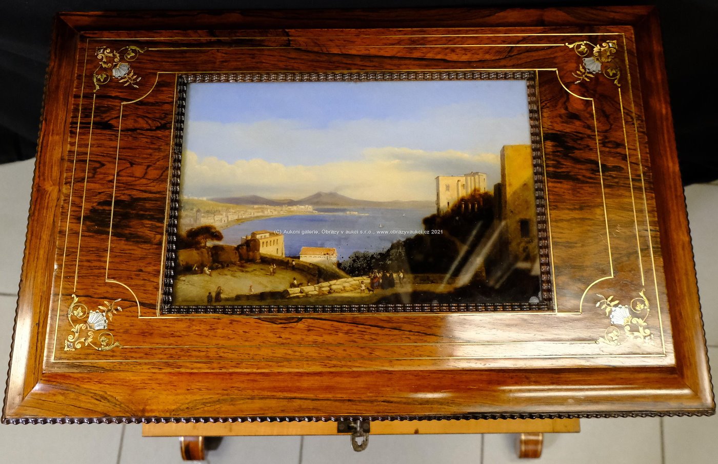 kolem roku 1840 - Dámský toaletní stolek s podmalbou Neapole