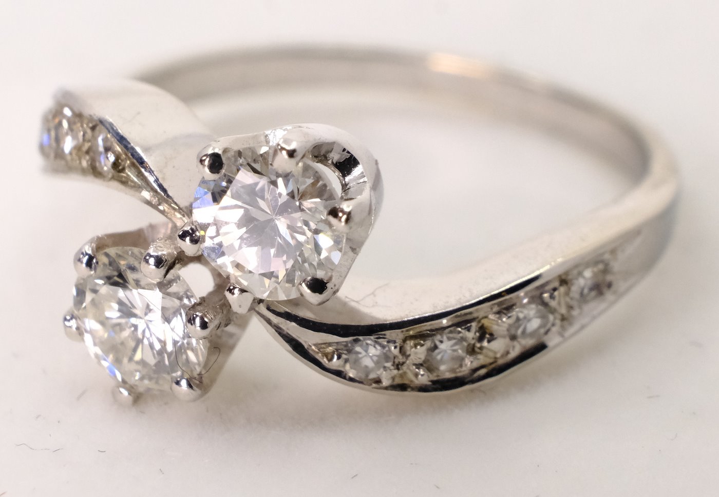 .. - Diamantový prsten, zlato 585/1000, hrubá hmotnost 3,23 g