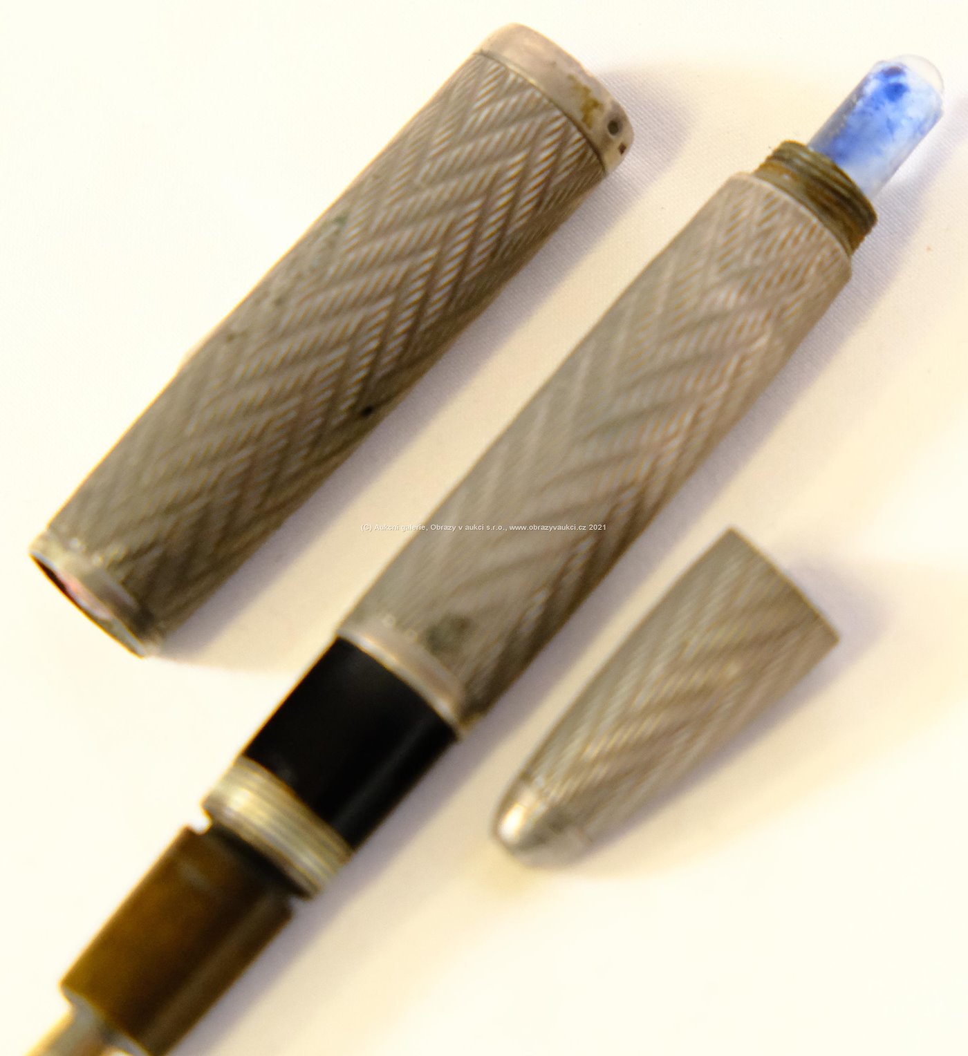Čechy kolem poloviny 20. století - Plnící pero ve stříbrném plášti, stříbro 835/1000, značeno platným puncem S-63, hrubá hmotnost 28,18 g