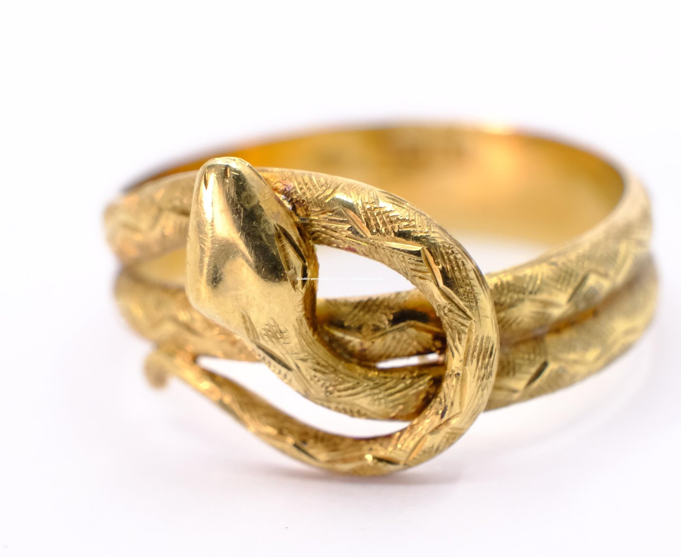 .. - Prsten, zlato 585/1000, značeno platnou puncovní značkou Z-36, hrubá hmotnost 4,41 g
