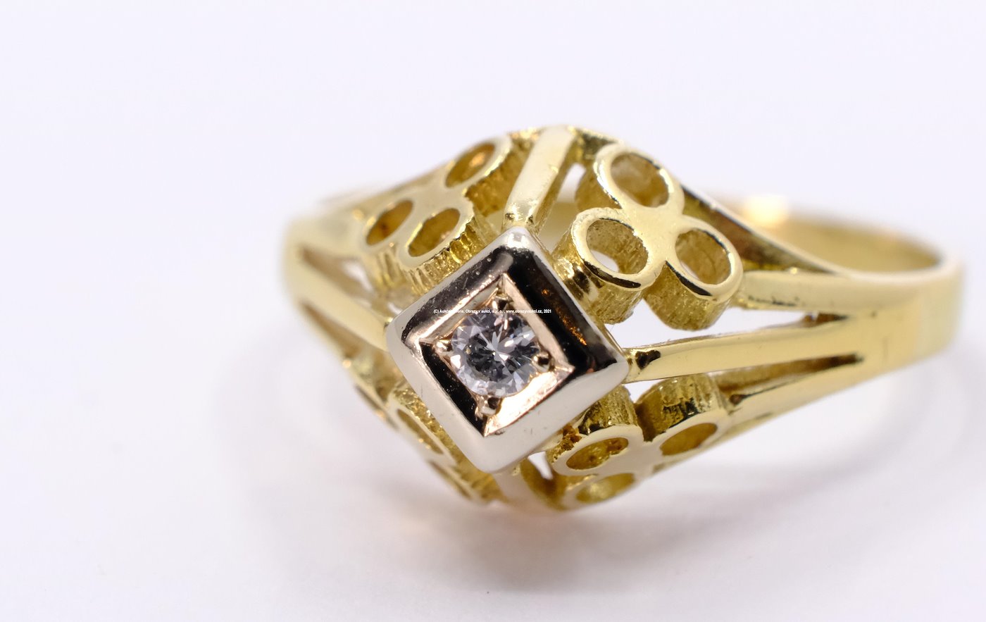 .. - Prsten, zlato 585/1000, hrubá hmotnost 2,69 g