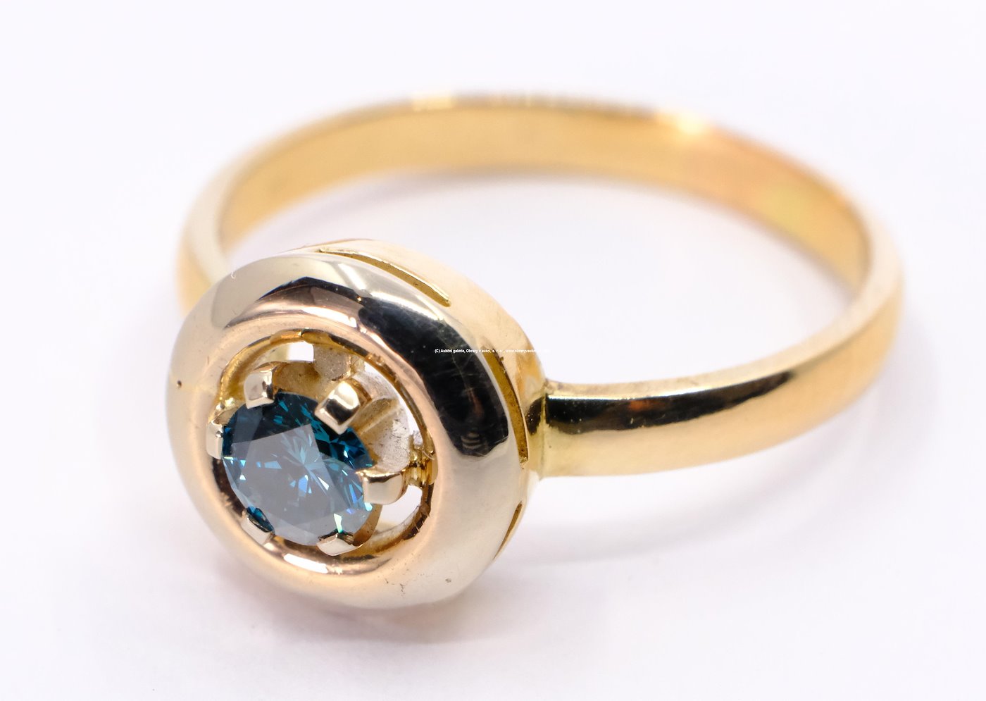 .. - Prsten s modrým diamantem ca. 0,27 ct. krásná brilance, zlato 585/1000, vel.56, hrubá hmotnost 3,4 g