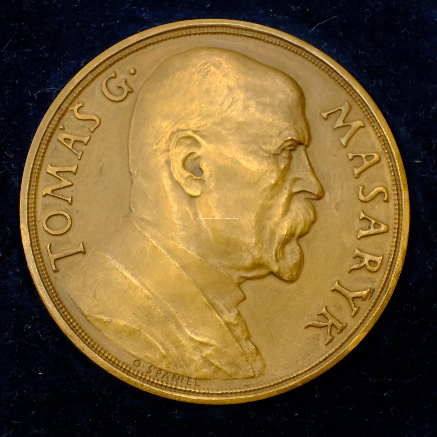 .. - Medaile narozeninová 85 let Tomáše Garigue Masaryka 1935 bronzová historická včetně etue. Bronz průměr 50,32mm, hmotnost 45,36g