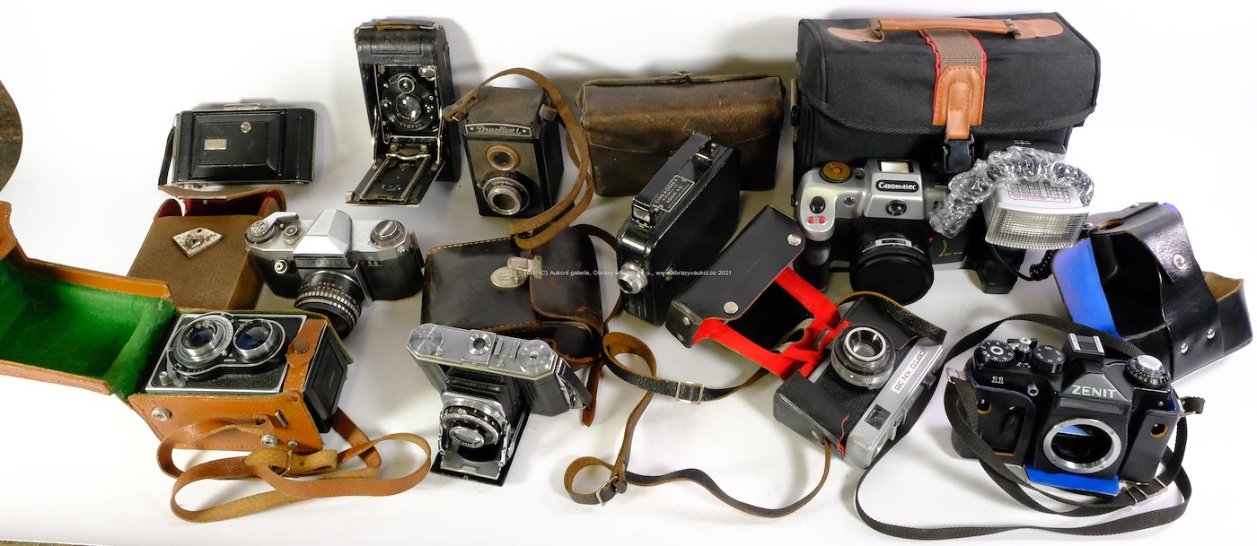20. století - Konvolut 29 fotoaparátů a kamer