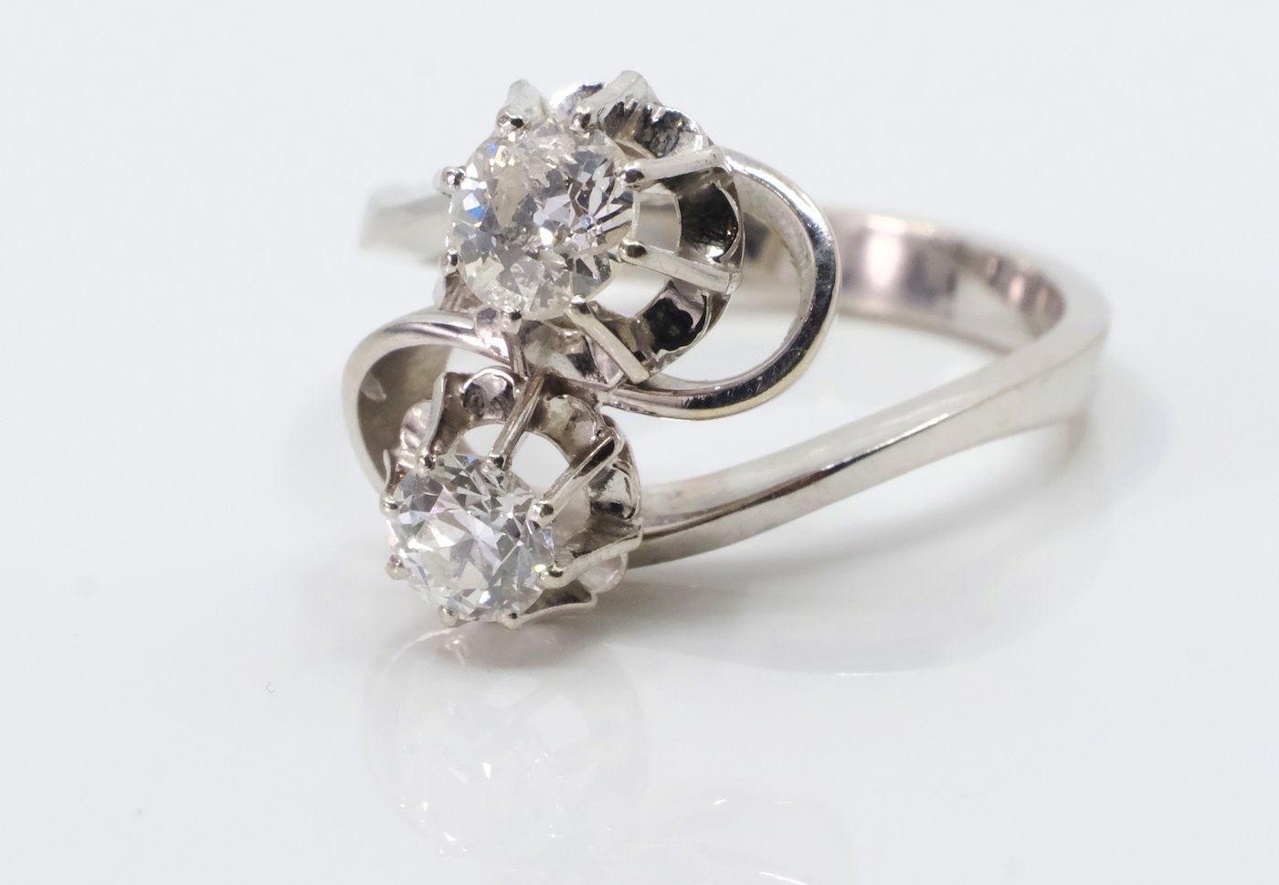 .. - Prsten s diamanty, zlato 750/1000, hrubá hmotnost 4.70 g