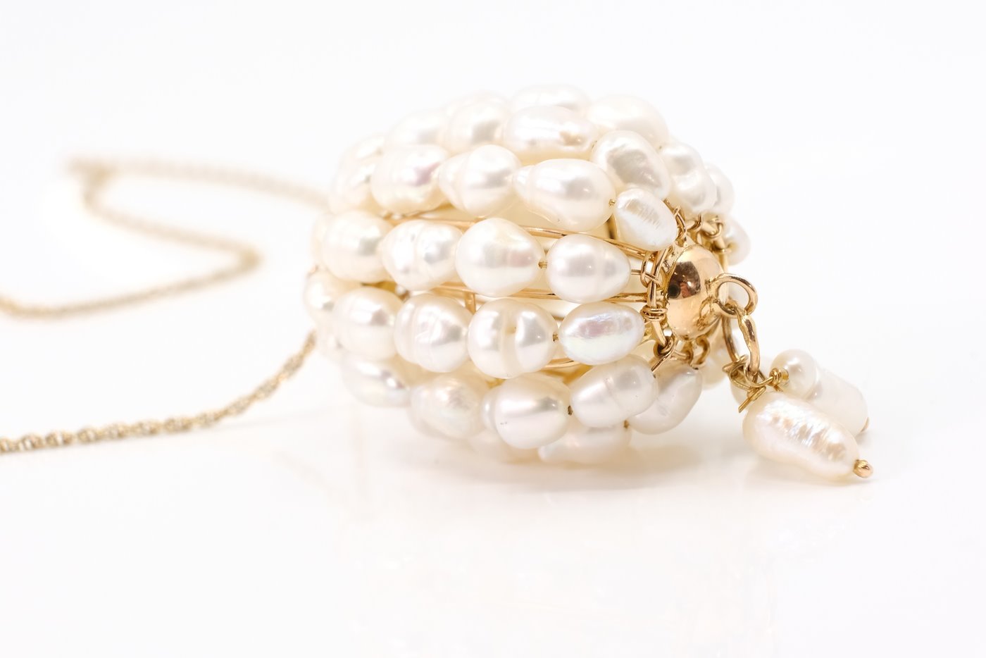 .. - Designový perlový přívěsek s řetězem, zlato 750/1000, hrubá hmotnost 15,85 g