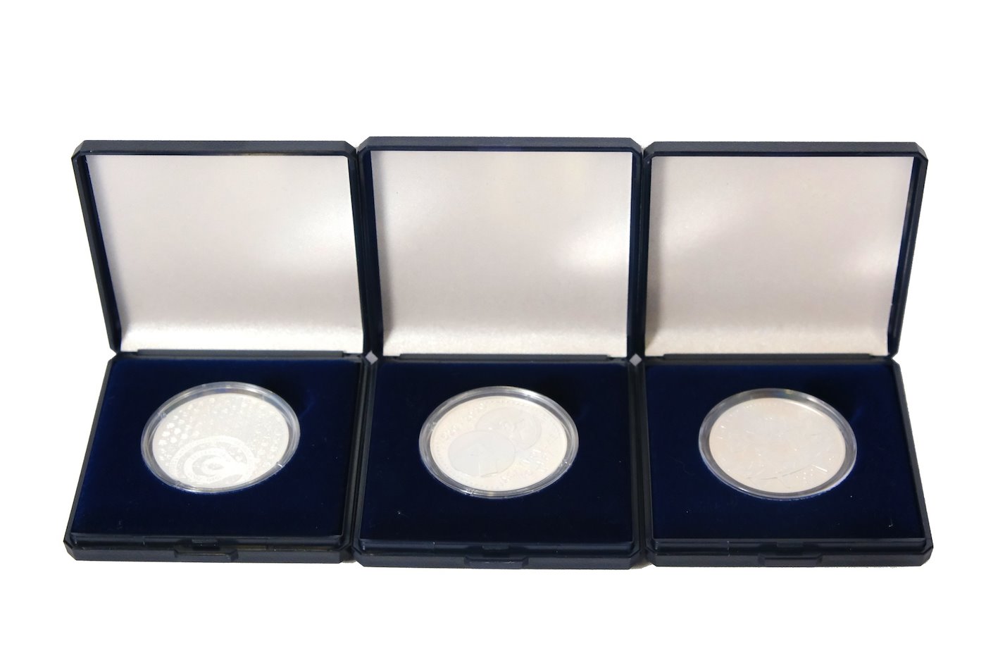 Mince - Konvolut 3 stříbrných investičních mincí v PROOF kvalitě, stříbro 3x 925/1000. Hrubá hmotnost 3x 13g
