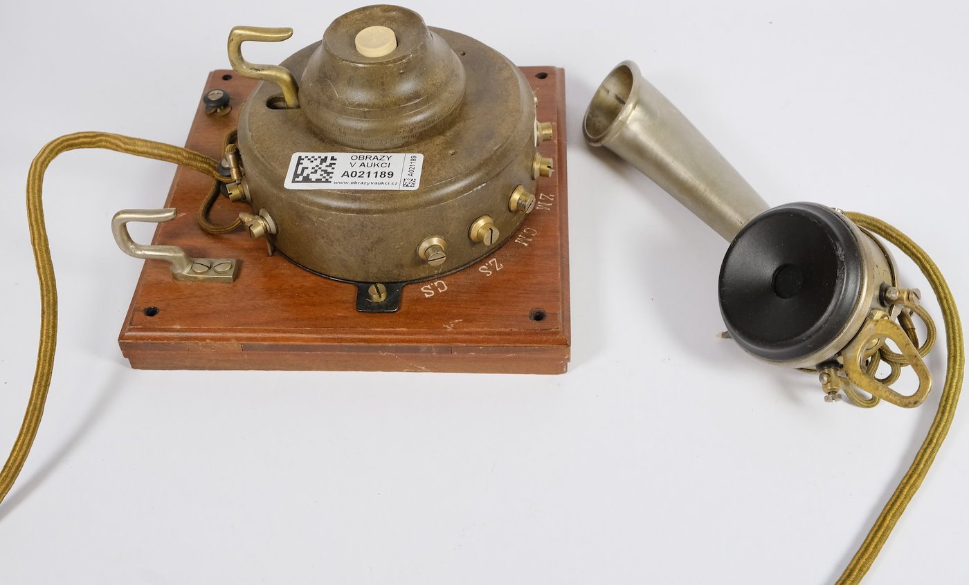 kolem roku 1900 - Historický telefon