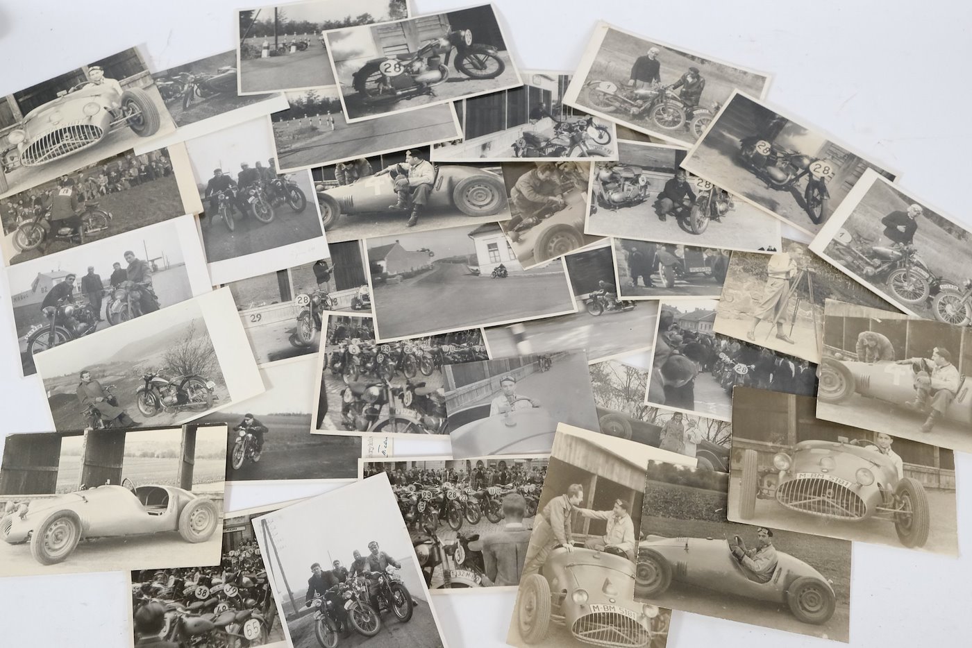 40 léta 20 století  - Konvolut 49 fotografií - Motocykly, závodní auta