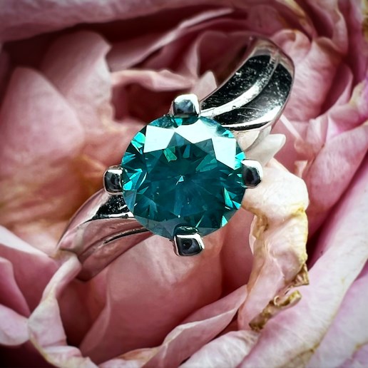 .. - Luxusní prsten s modrým diamantem, zlato 585/1000, hrubá hmotnost  1,64 g.